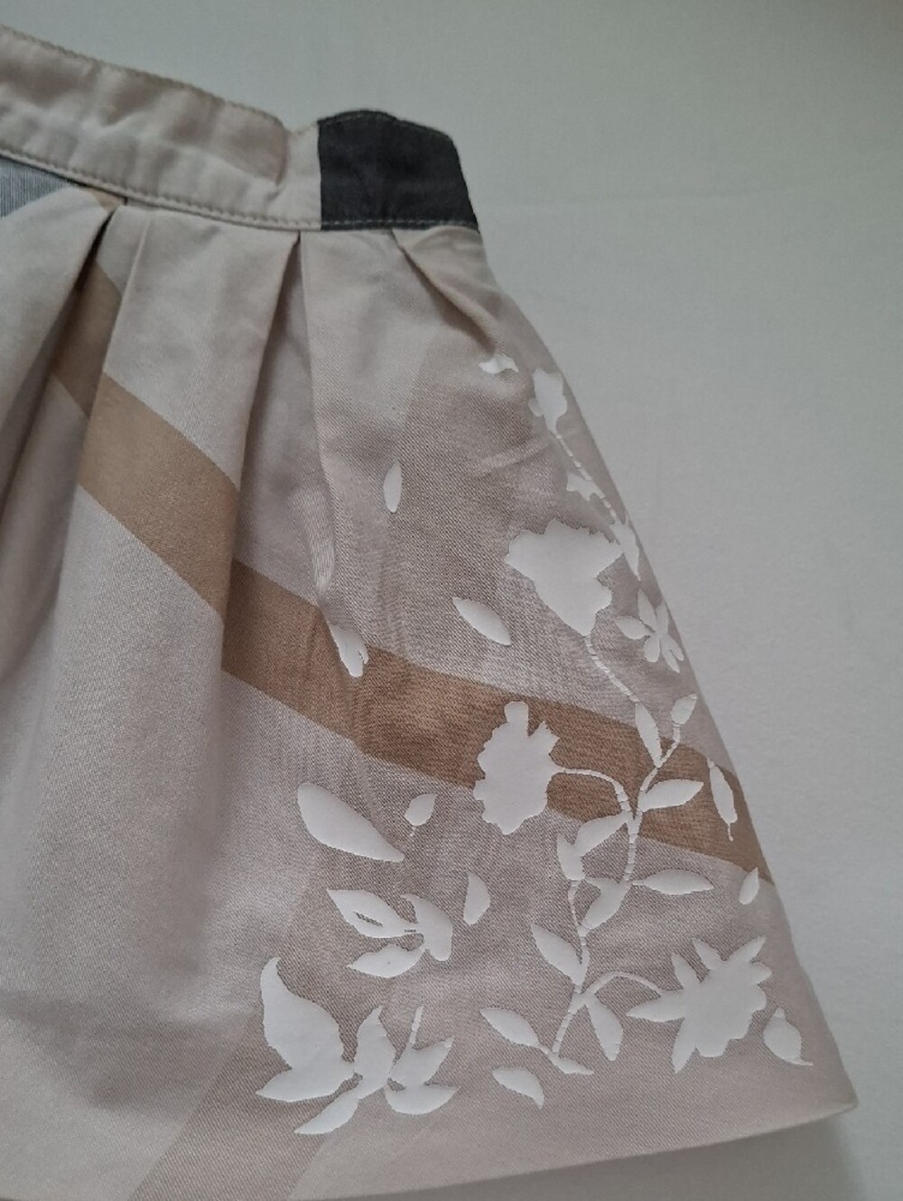 Burberry Beige, Black and White Checkered Cotton Full Circle Skirt Floral Design - Picture 2 of 16